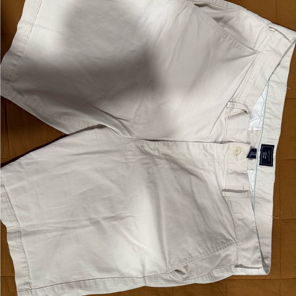 GAP Men's White Flat Front Shorts